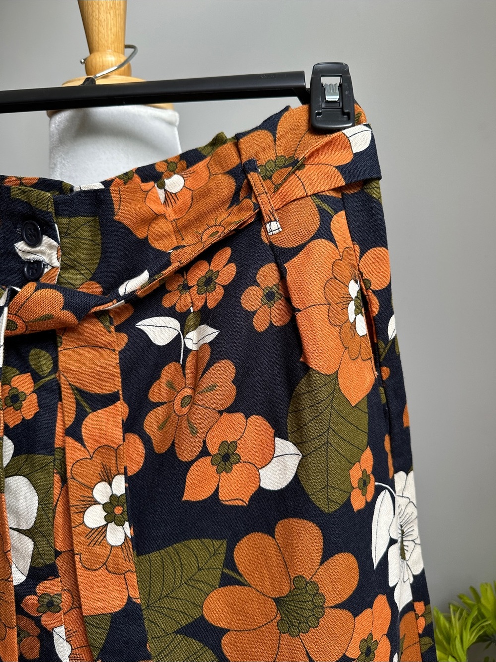 Princess Highway floral gorgeous pant ( read description about sizing) - Picture 3 of 10